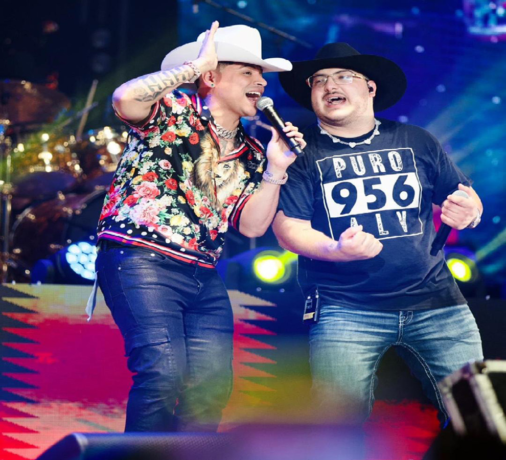 Grupo Frontera invitó a Eduin Caz para el concierto que ofrecieron en Payne Arena