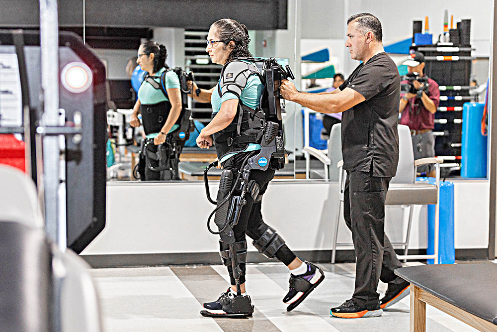 Reconocen a DHR Health como el único “Centro de excelencia” de Texas para “EKSO”