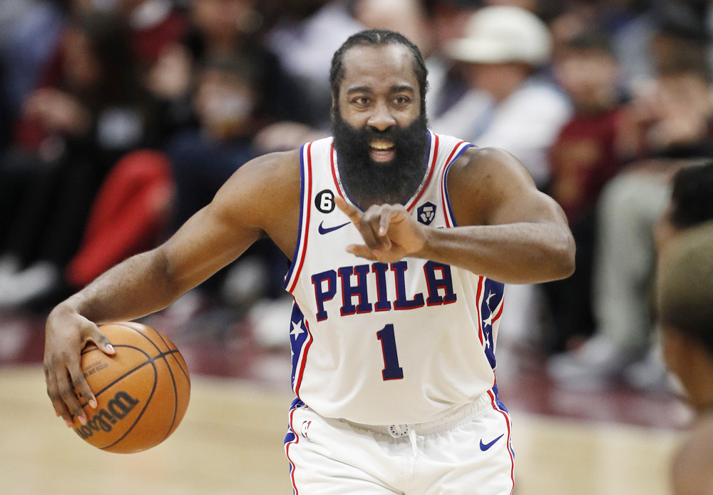 La NBA multa a Harden con 100.000 dólares tras llamar “mentiroso” al presidente de Sixers