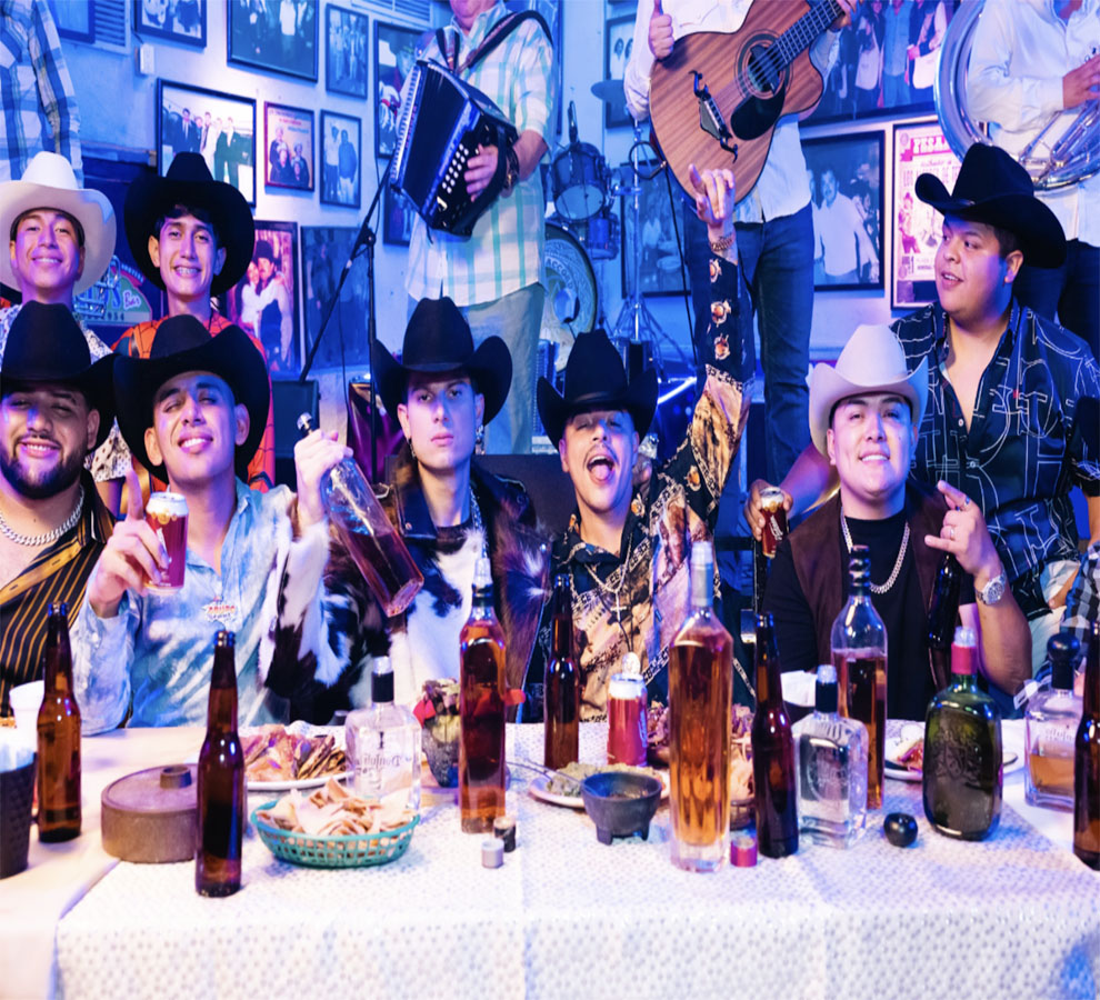 PIPE BUENO  brilla junto a las superestrellaa de la música regionala mexicana, Grupo Firme en el Baja Beach Fest