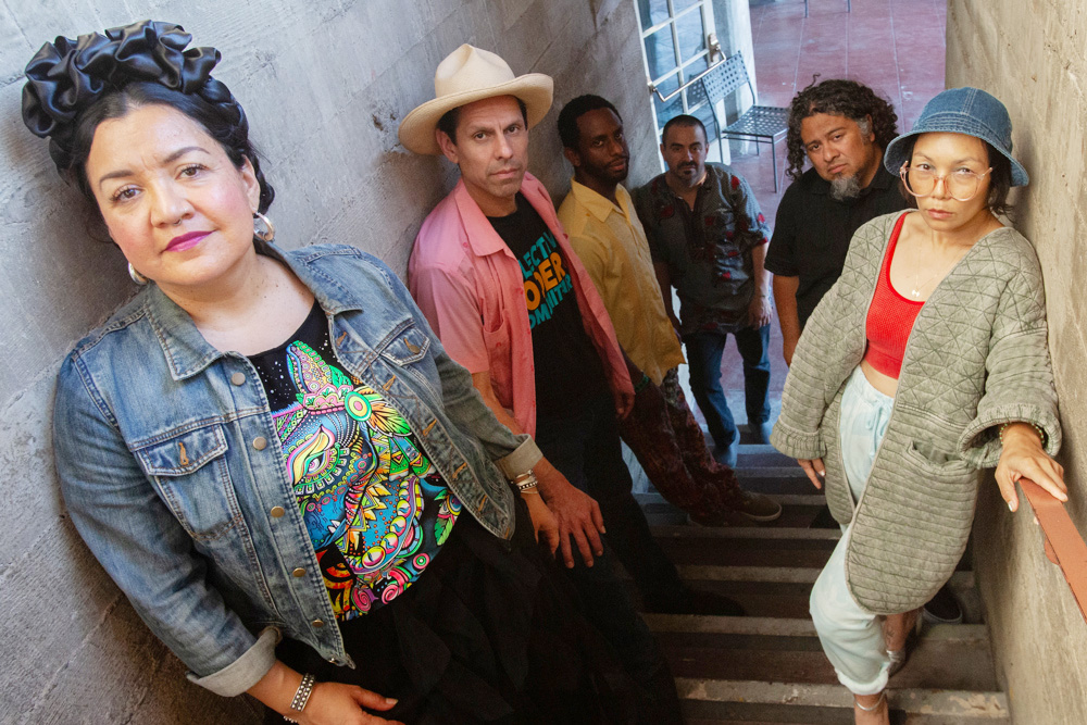 La banda angelina Quetzal cumple 30 años impulsando el cambio social a ritmo chicano