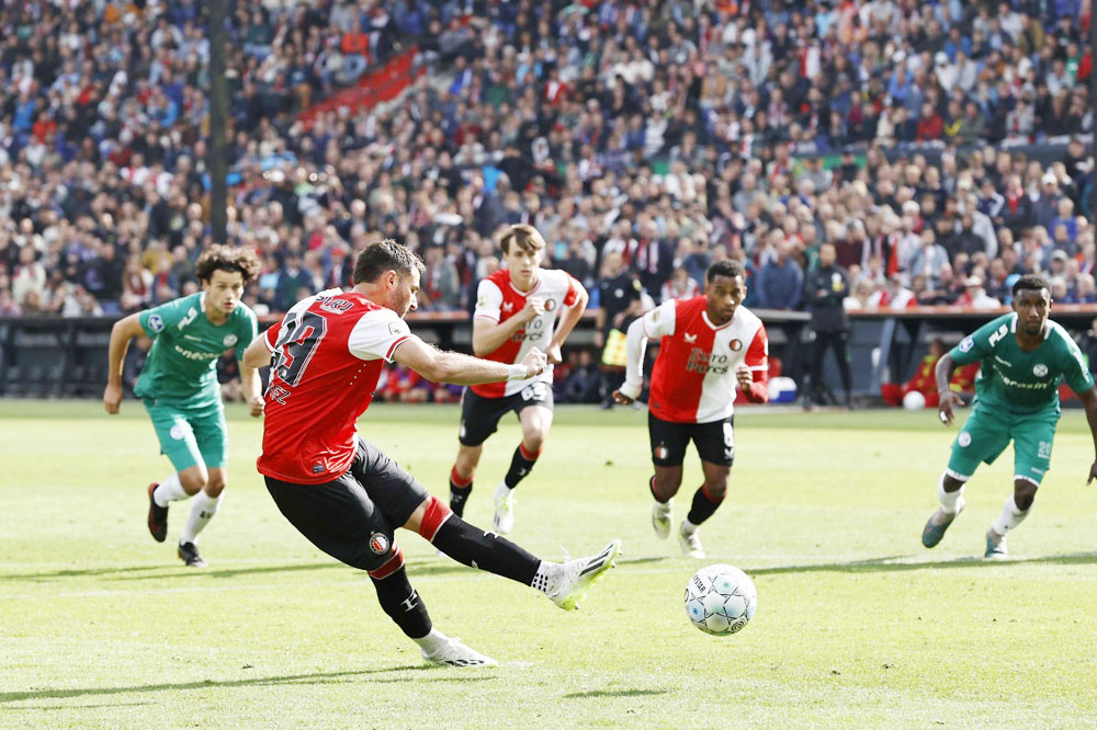 6-1. Santiago Giménez, doblete y primer triunfo del Feyenoord