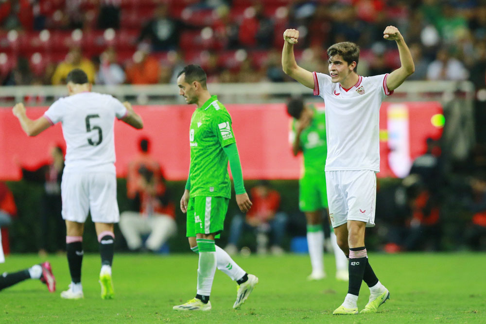 El Sevilla vence al Betis en México en el primer derbi andaluz fuera de España