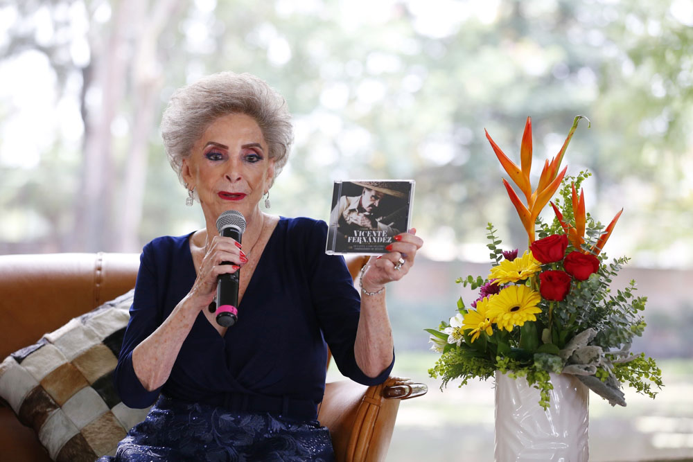 Vicente Fernández da su voz a 20 canciones mexicanas en un nuevo disco póstumo