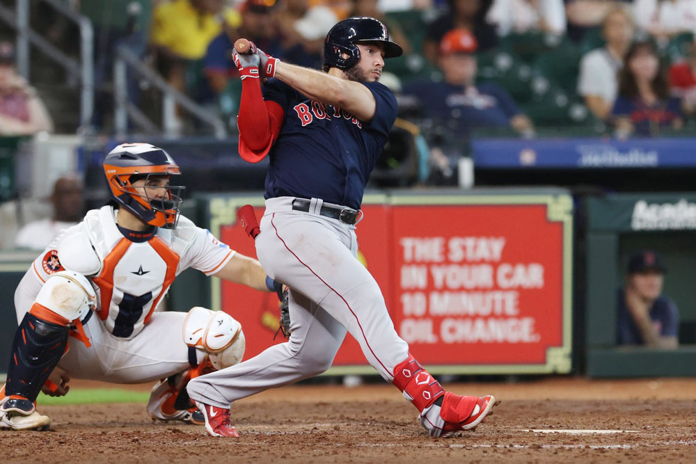 Wilyer Abreu marca el camino de los bates latinos en las Grandes Ligas