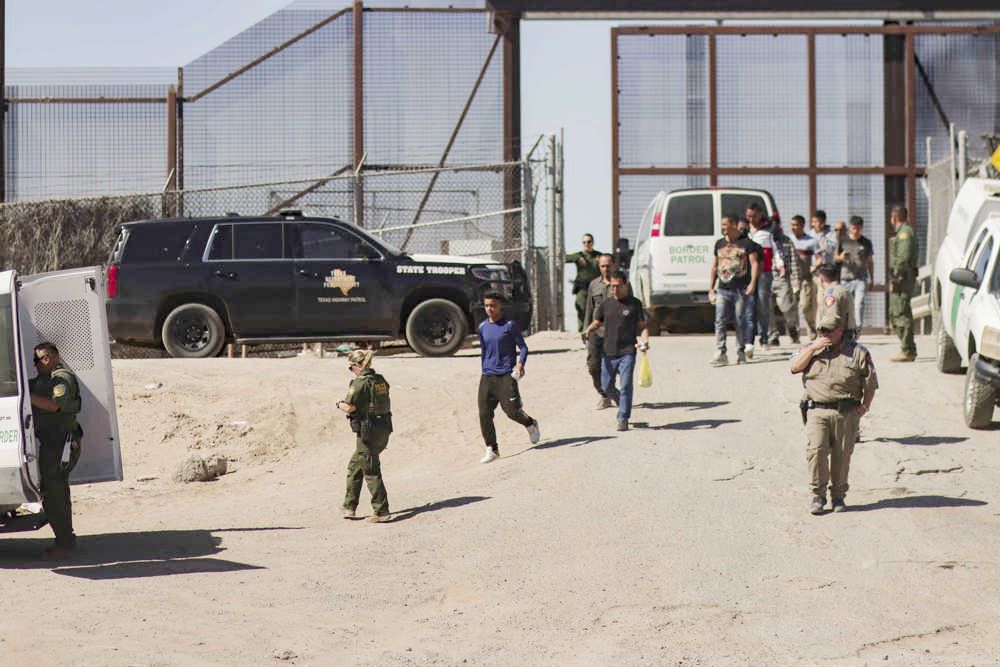 Un juez en Texas analiza la demanda en contra de la barrera de boyas en la frontera sur