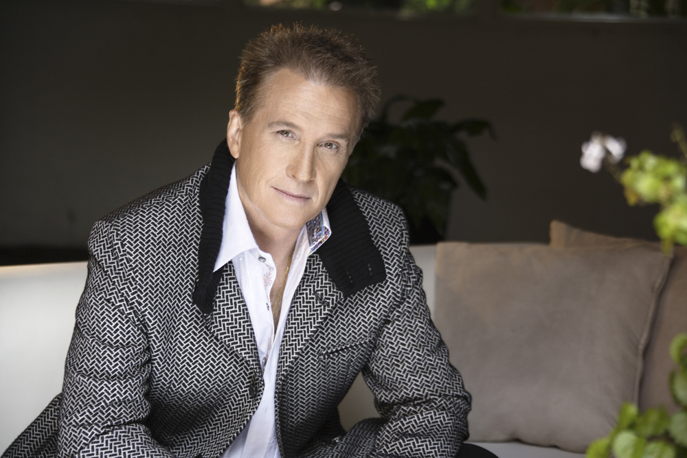 El mexicano Emmanuel vuelve de gira a EE.UU. con la energía de la “buena vida”