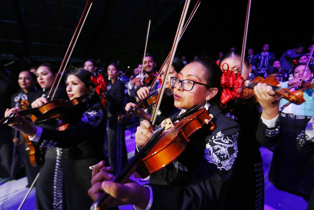 Unos 200 mariachis de 6 países unen sus voces en un encuentro en México