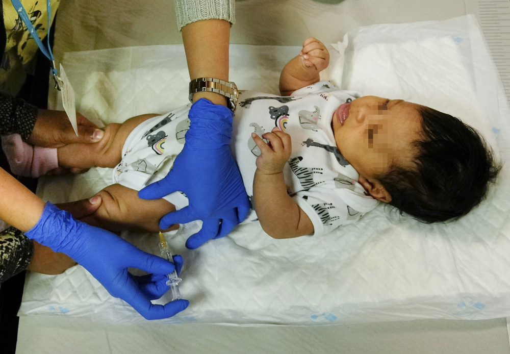 EE.UU. da luz verde a la vacuna contra el VSR en bebés que se administra a embarazadas