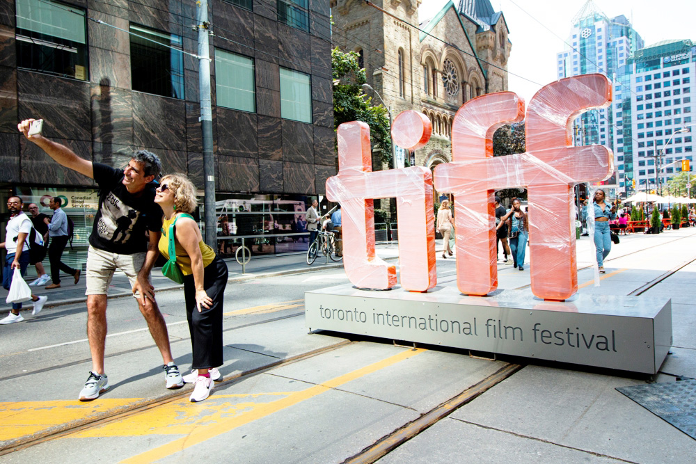 “Dumb Money” continua la atracción de Hollywood por el mundo de Wall Street