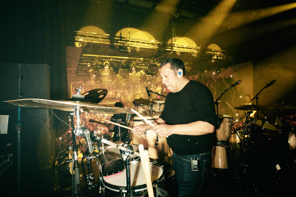 Juanes exalta a su percursionista Richard Bravo tras nominaciones al Latin Grammy