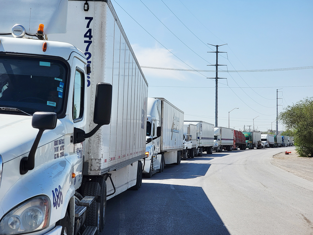 Empresarios del norte de México acusan al gobernador de Texas de obstaculizar el comercio