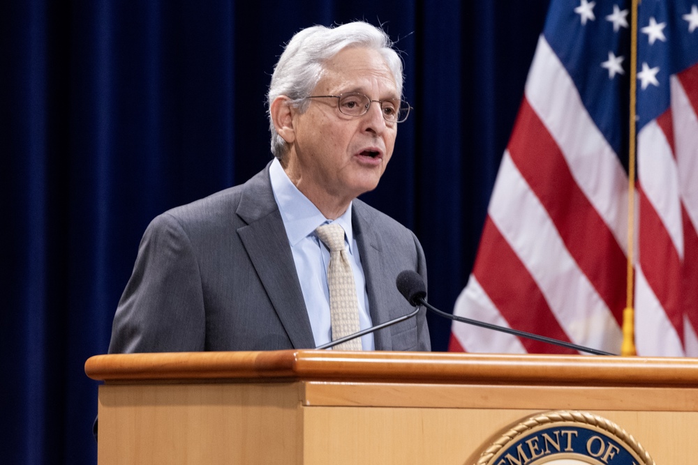 El fiscal general de EE.UU. avisa que Ovidio Guzmán “no será el último” extraditado