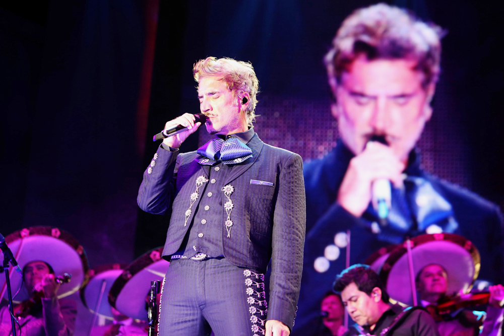 Congresista de EEUU propone honrar a Alejandro Fernández por promover la cultura latina