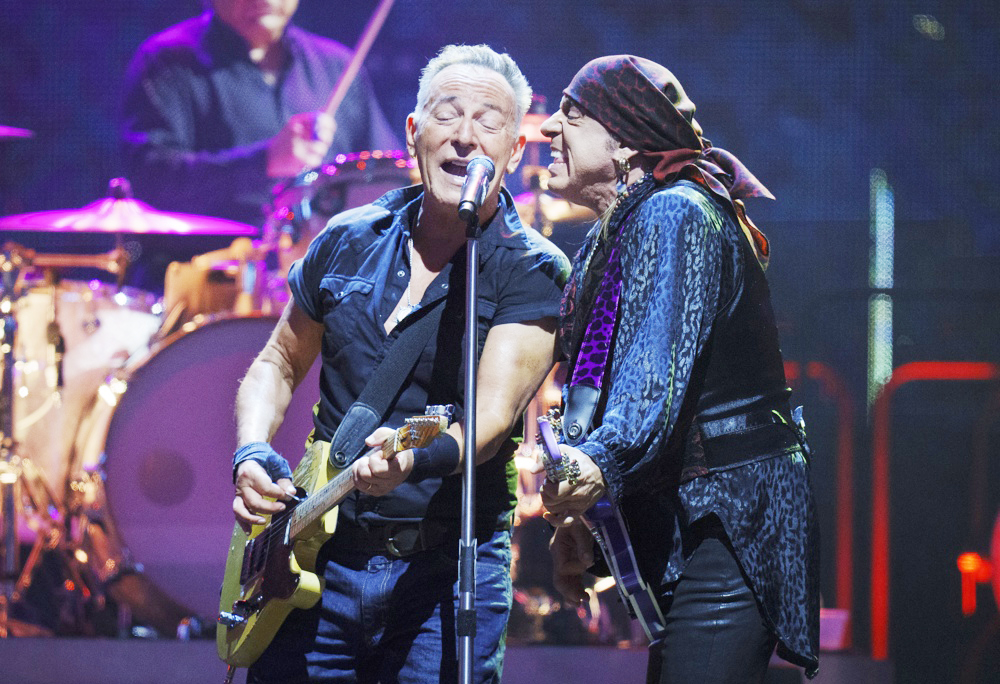 Bruce Springsteen pospone hasta 2024 todas sus actuaciones para recuperarse de una úlcera