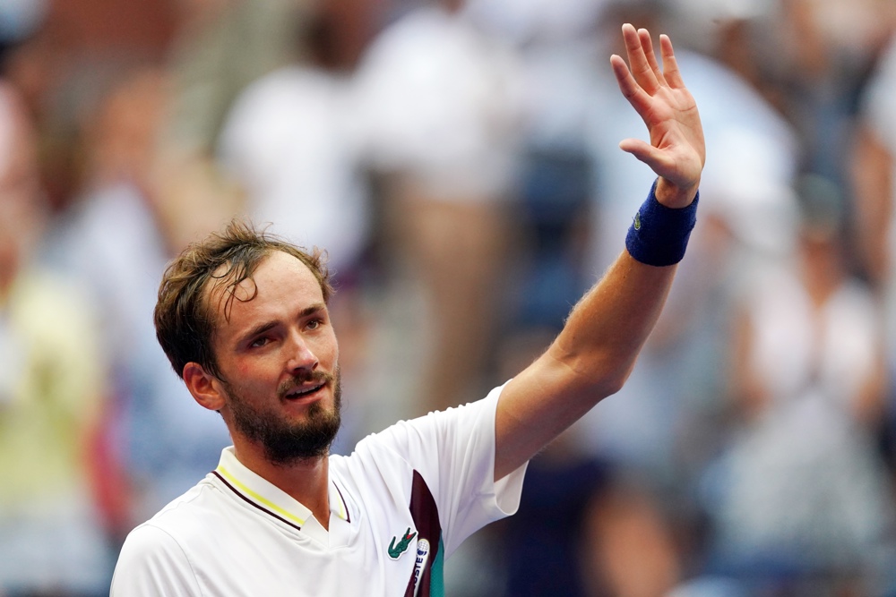Medvedev sobrevive al calor, destroza a Rublev y podría medirse con Alcaraz en las semifinales del US Open