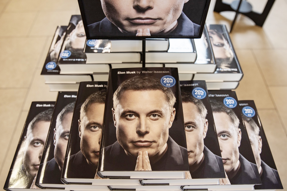 La biografía de Elon Musk, entre los libros más vendidos nada más aparecer