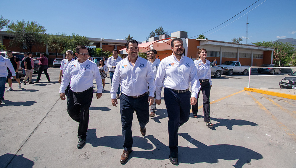 Rector de la UAT entrega equipamiento en la Facultad de Derecho Victoria