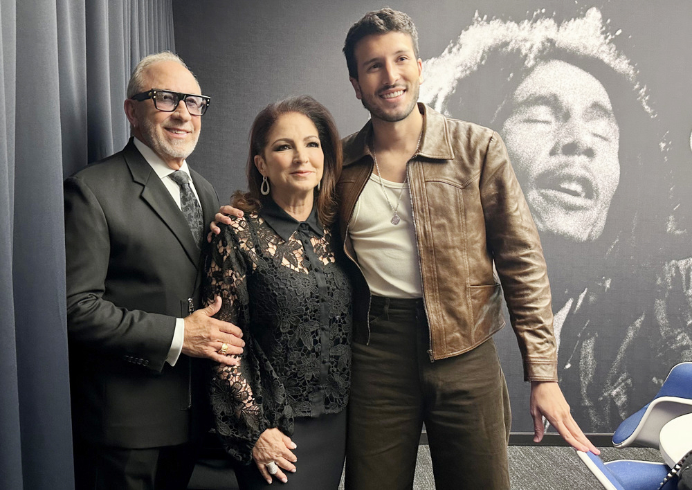 Yatra y los Estefan sacan pecho de música latina en el corazón político de EE.UU.