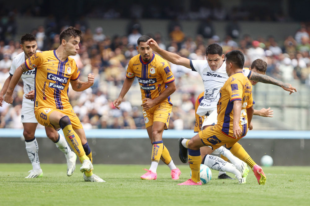 El uruguayo Fernández le da triunfo a los Pumas sobre el líder San Luis