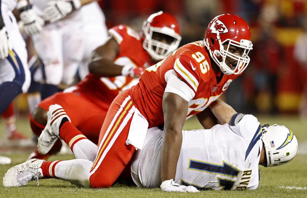 Jones dice que no jugará con los campeones Chiefs si no logra un aumento salarial