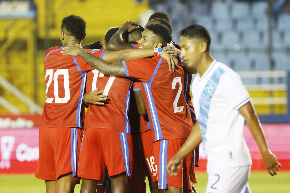 1-1. Panamá se lleva un punto de Guatemala, con un penal de Eric Davis