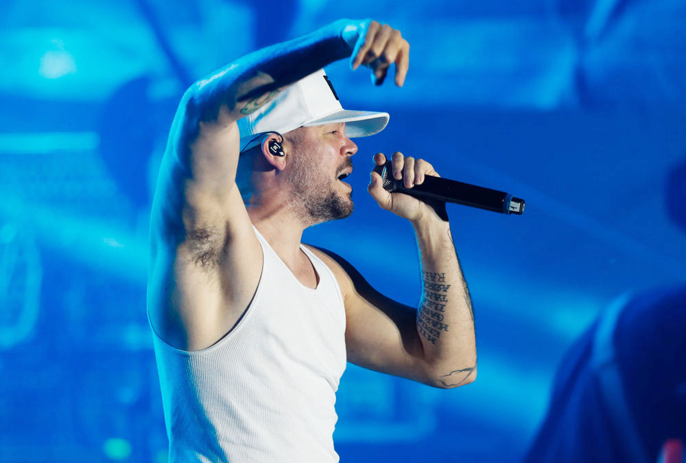 Residente estrena video musical con la española Michelle Jenner y argentino Alberto Ammann