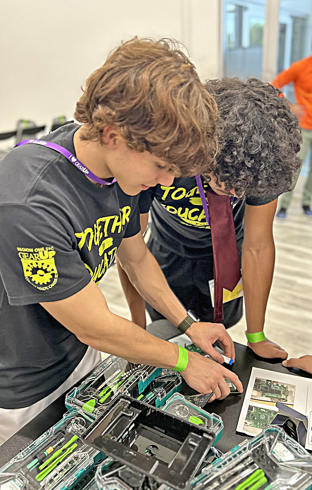 Region One ESC GEAR Up construye conexiones comunitarias y de liderazgo a través de evento de tutoría interactivo