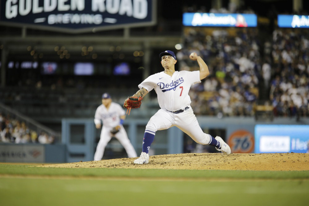 El mexicano Julio Urías pasa unas cinco horas bajo arresto por presunta violencia doméstica