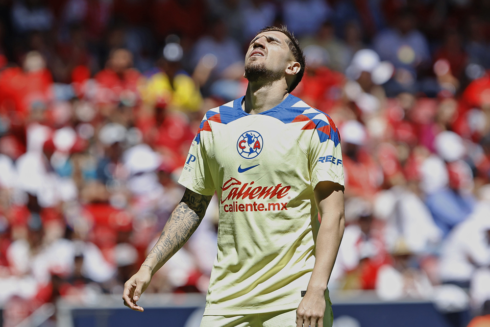 El chileno Diego Valdés, en riesgo de perderse el derbi de Ciudad de México