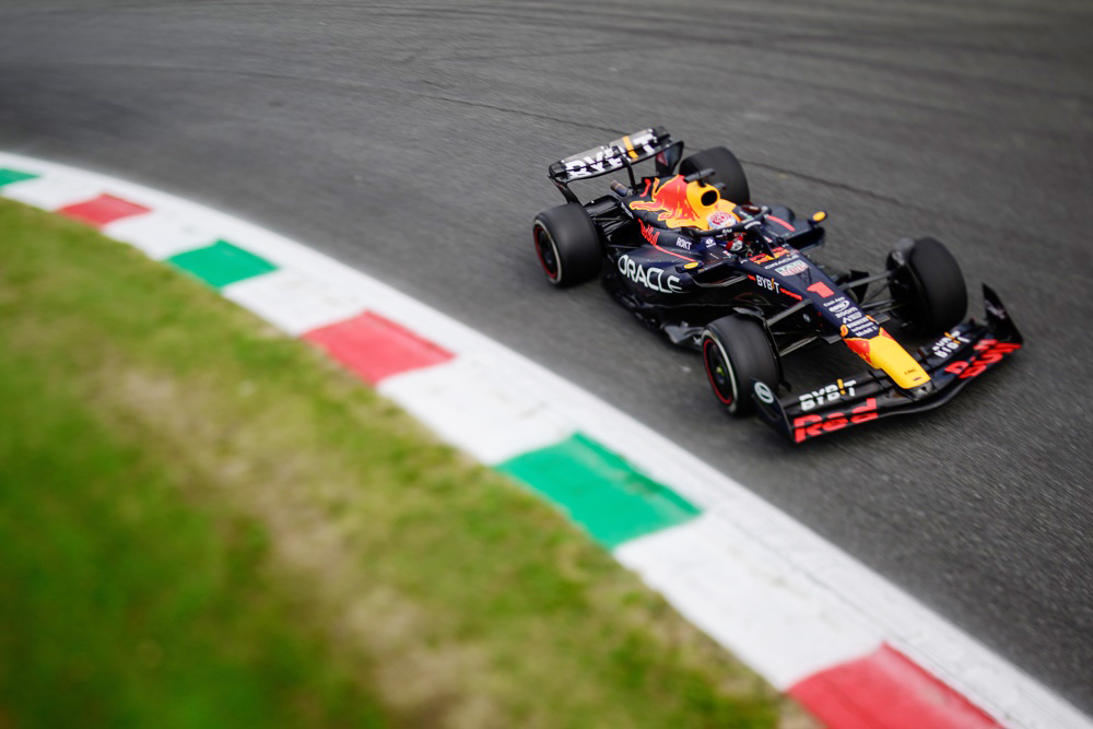Verstappen por delante de Sainz en el primer libre de Monza, que Alonso acabó sexto