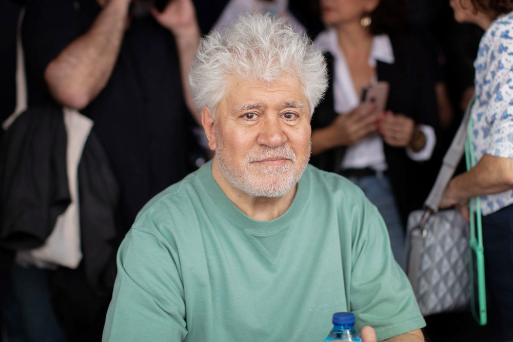 Almodóvar recibe el homenaje de Toronto, defendiendo la libertad de creación y la personal