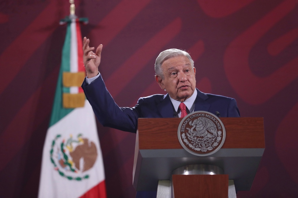 López Obrador cuestiona a un juez por suspender un caso de corrupción del exjefe de Pemex