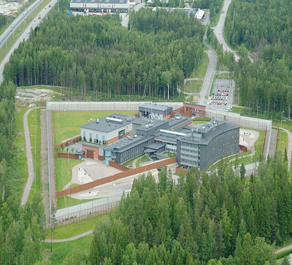 Cárceles en Finlandia: presos aprenden IA y viven en una prisión “abierta”