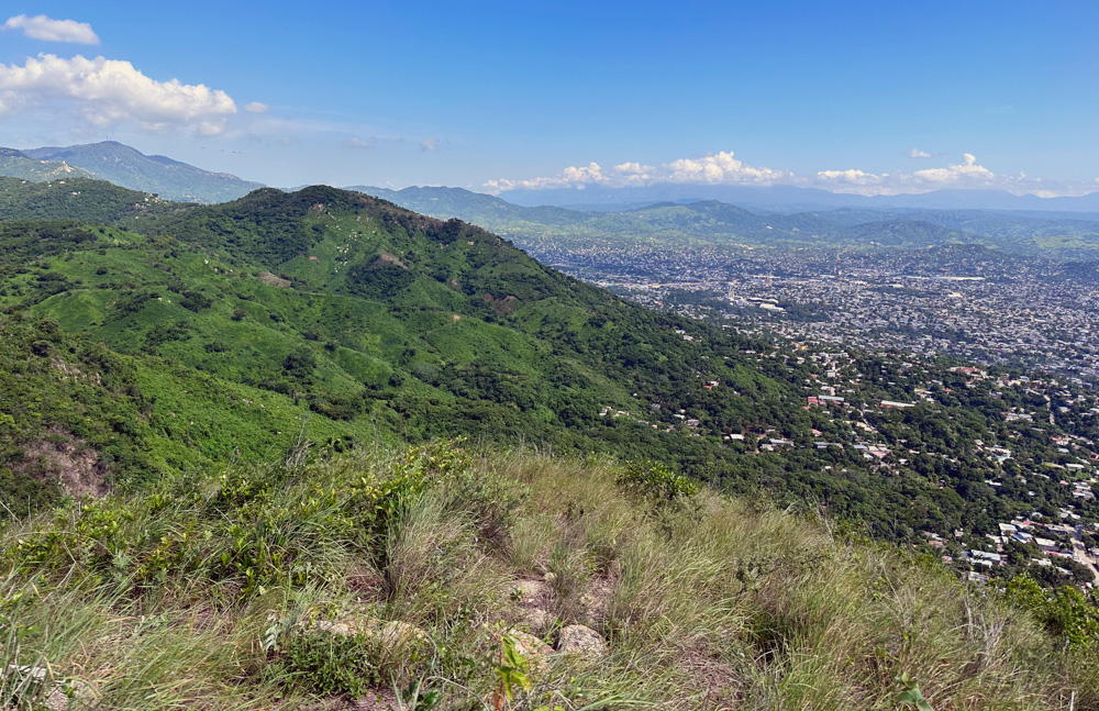 Arqueólogos descubren una ciudad perdida prehispánica en Acapulco, sur de México