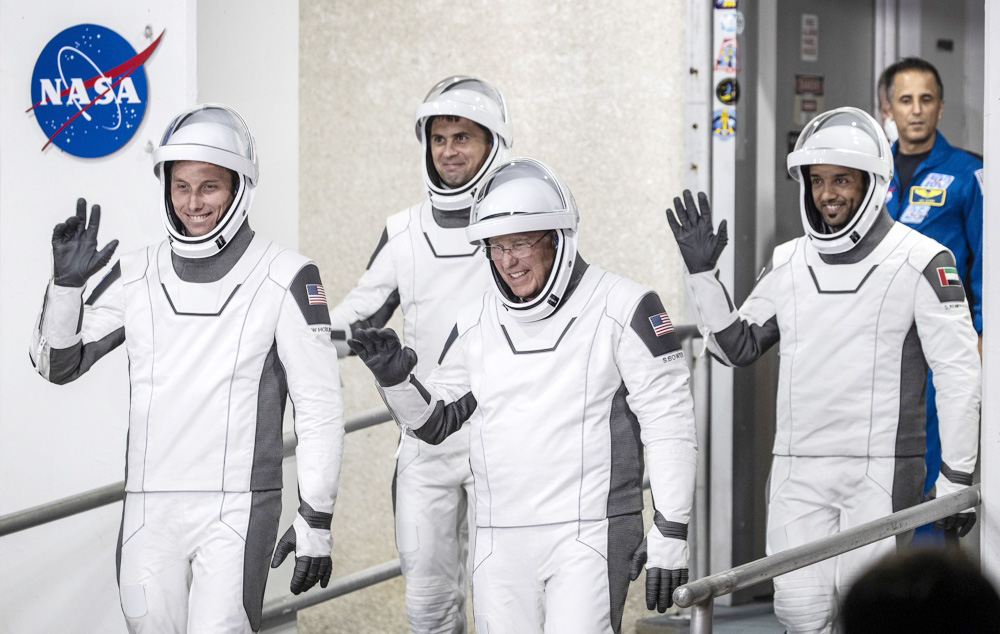 Los astronautas de la misión Crew-6 son despedidos en la EEI