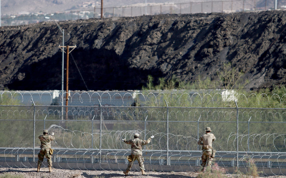 Denuncian que Texas extiende su polémica cerca en la frontera con México pese a críticas