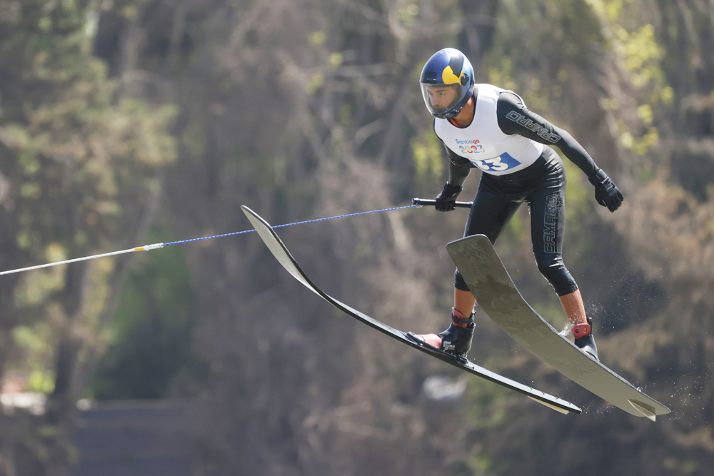 El esquiador canadiense Llewellyn cierra con oro su cosecha de tres medallas en Santiago 2023
