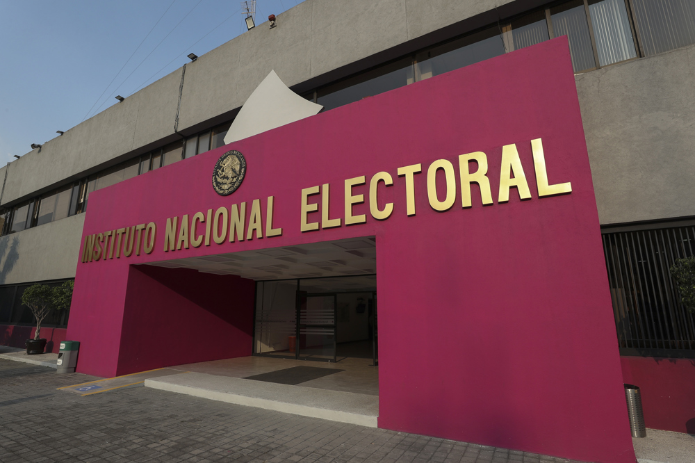 Instituto Electoral de México ordena a los partidos postular a mujeres para gobernadoras