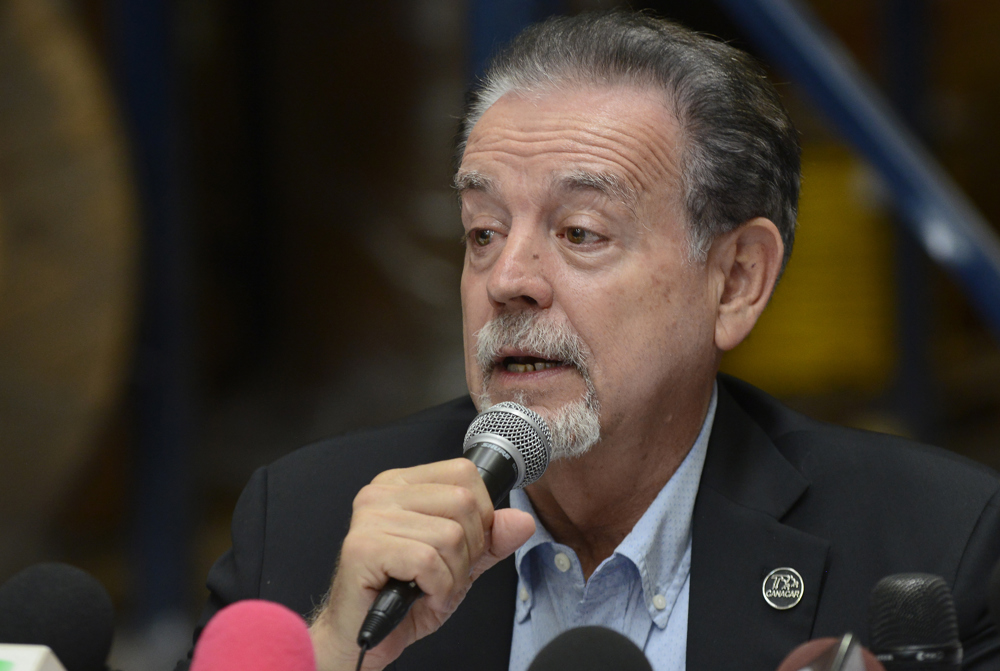 Empresarios mexicanos acusan a Texas de bloquear 20.000 cargas y de caída en la producción