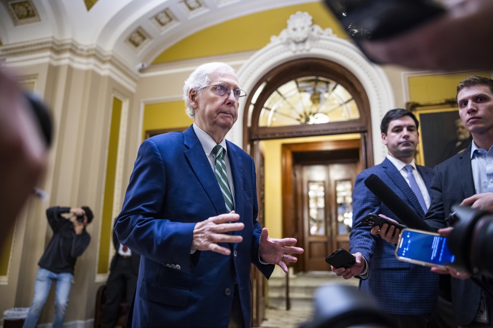 Gobierno de EEUU sigue abierto pero con retos sobre Ucrania, migratorios y de trumpistas