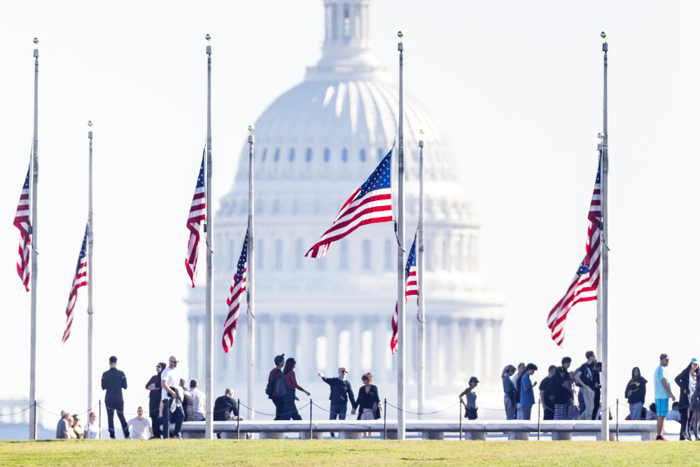 Biden ordena ondear la bandera de la Casa Blanca a media asta por el tiroteo en Maine