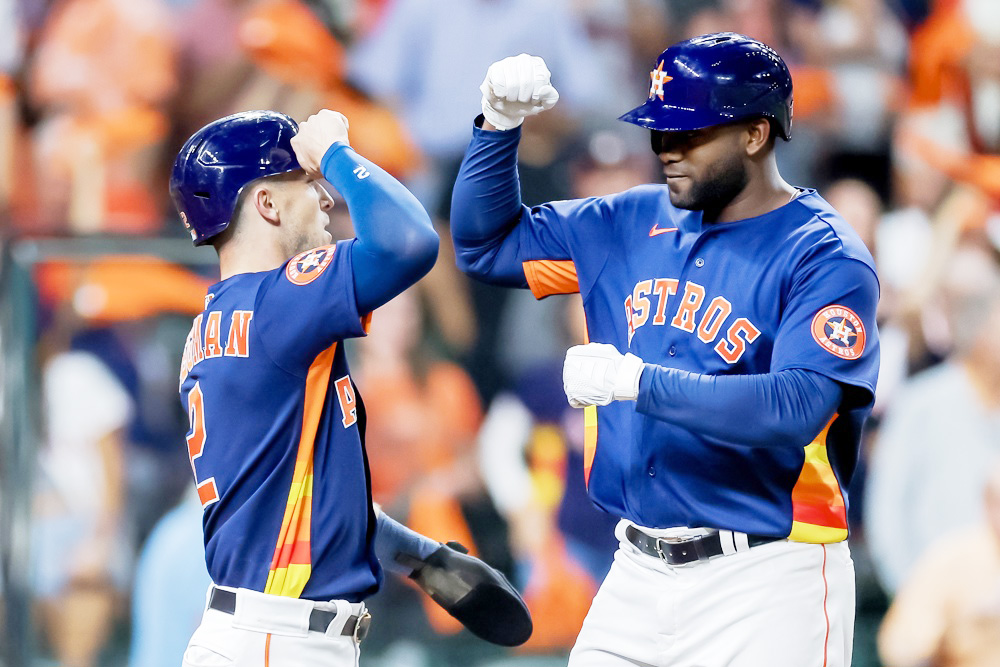 1-9. Jonrones de Abreu y Álvarez ponen a Astros a un paso de avanzar a la postemporada