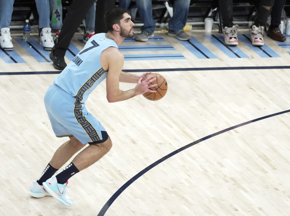 Aldama se pierde el debut de los Grizzlies por un esguince de tobillo
