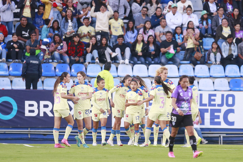 El América del español Villacampa golea al Puebla y salta al liderato del Apertura