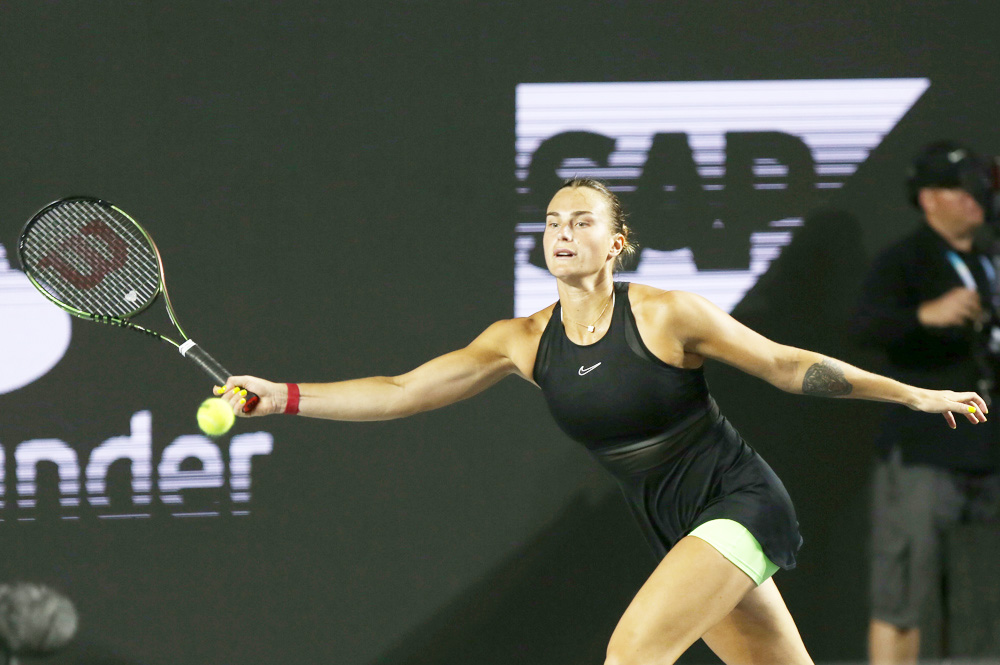 Sabalenka arrolla a la griega Sakkari en las Finales de la WTA