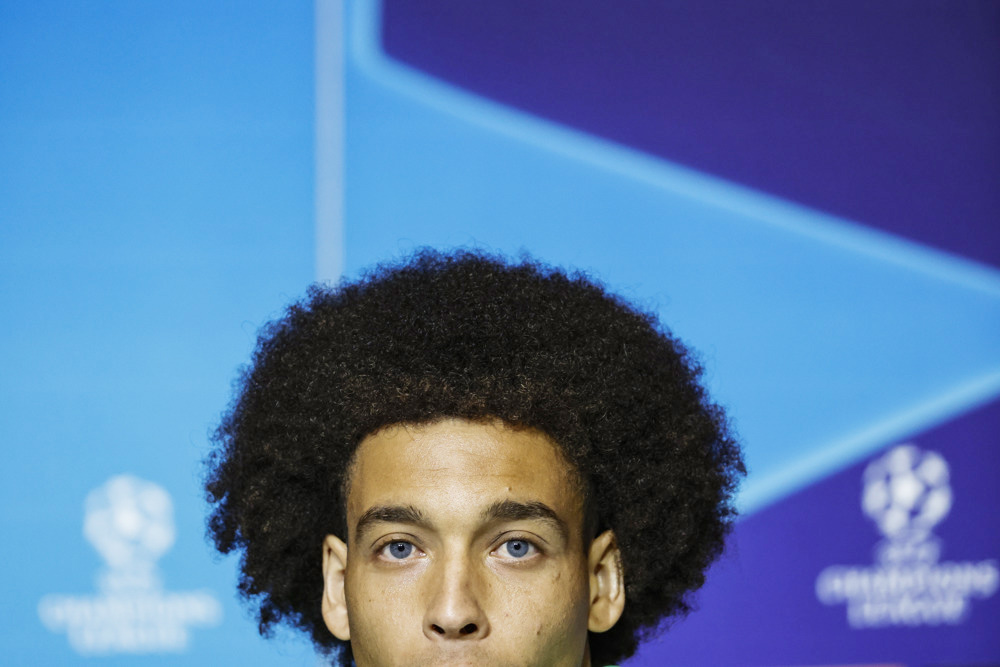 Witsel: “La única cosa buena es que Santiago Giménez no juega este miércoles”