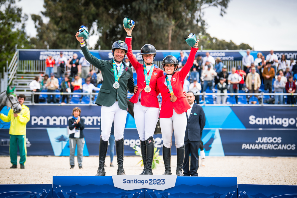 La estadounidense Caroline Pamucku gana el oro en el salto individual con HSH Blake