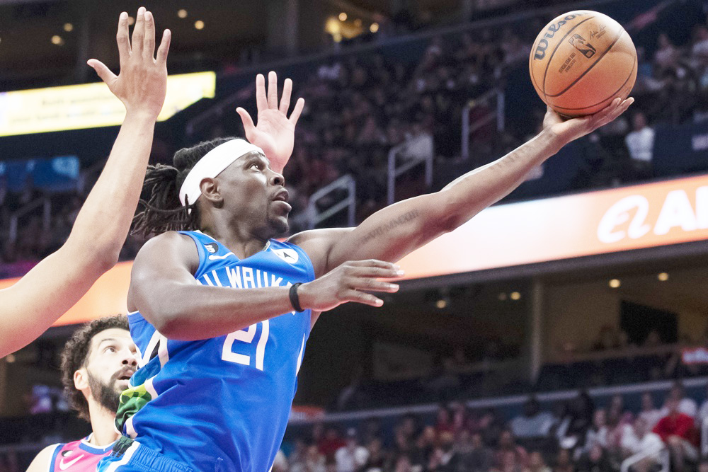 Unos Celtics reforzados con Holiday y Porzingis van por el título 18