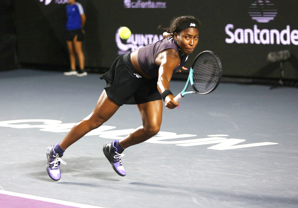 Coco Gauff vence con autoridad a Ons Jabeur en las Finales de la WTA